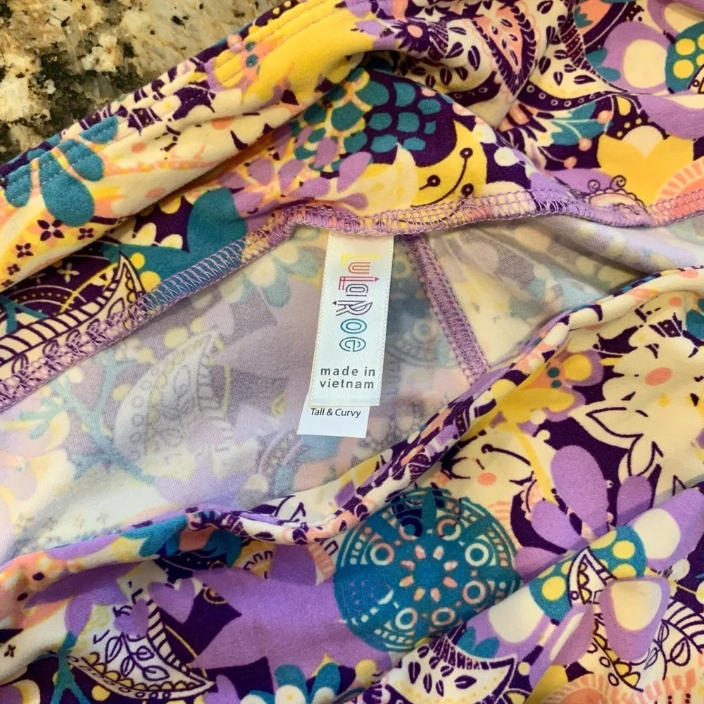 “Vintage” LuLaRoe Tall and Curvy (TC) Leggings - Picture 4 of 4